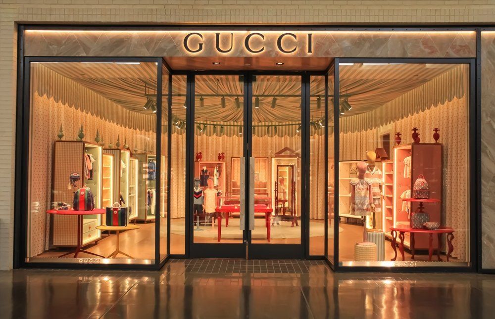 Ikonikus darabokat idéz meg a Gucci bútorkollekciója