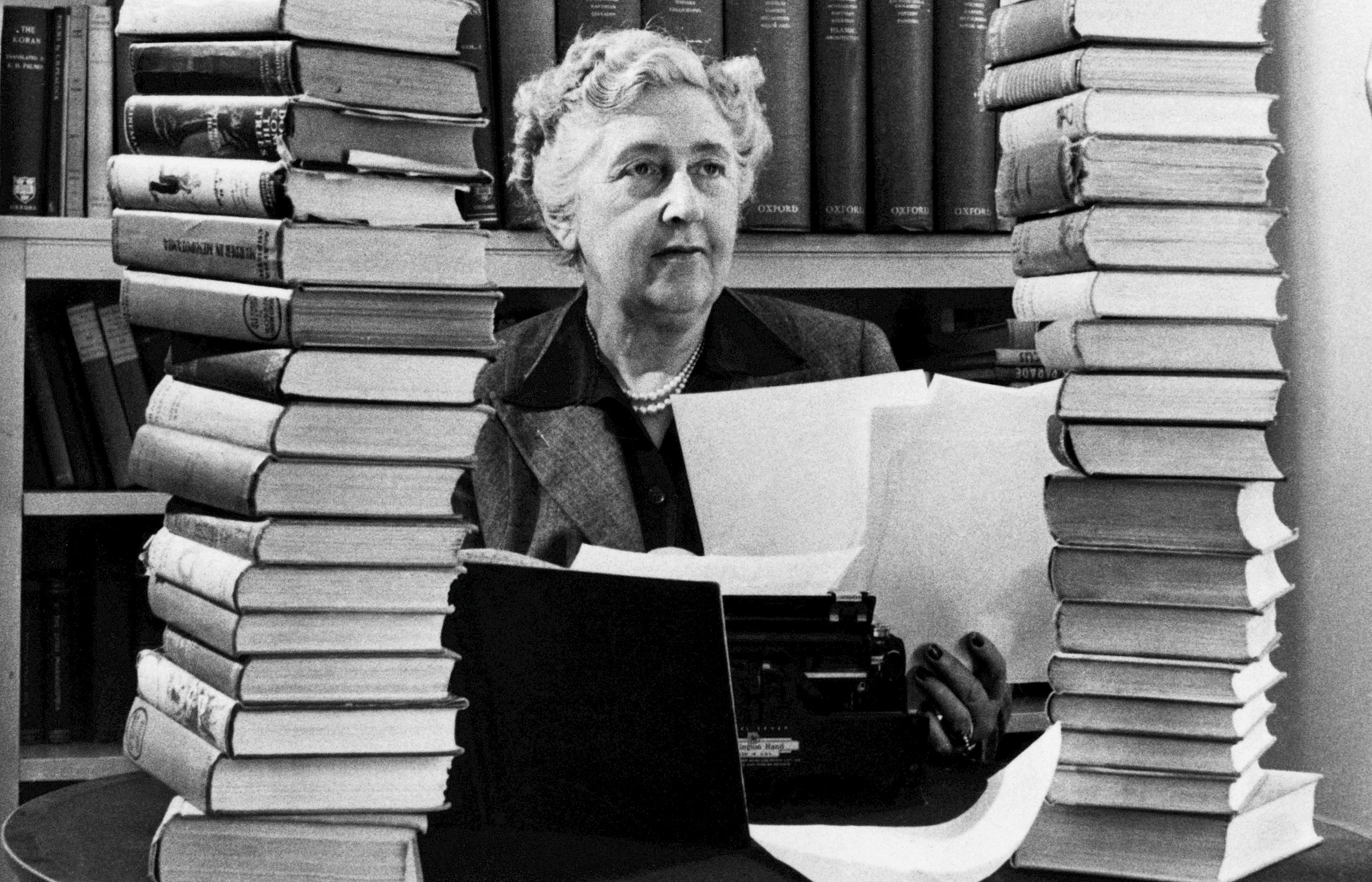 7 ikonikus könyv, ami idén 50 éves – Agatha Christie-től az Interjú a vámpírralig