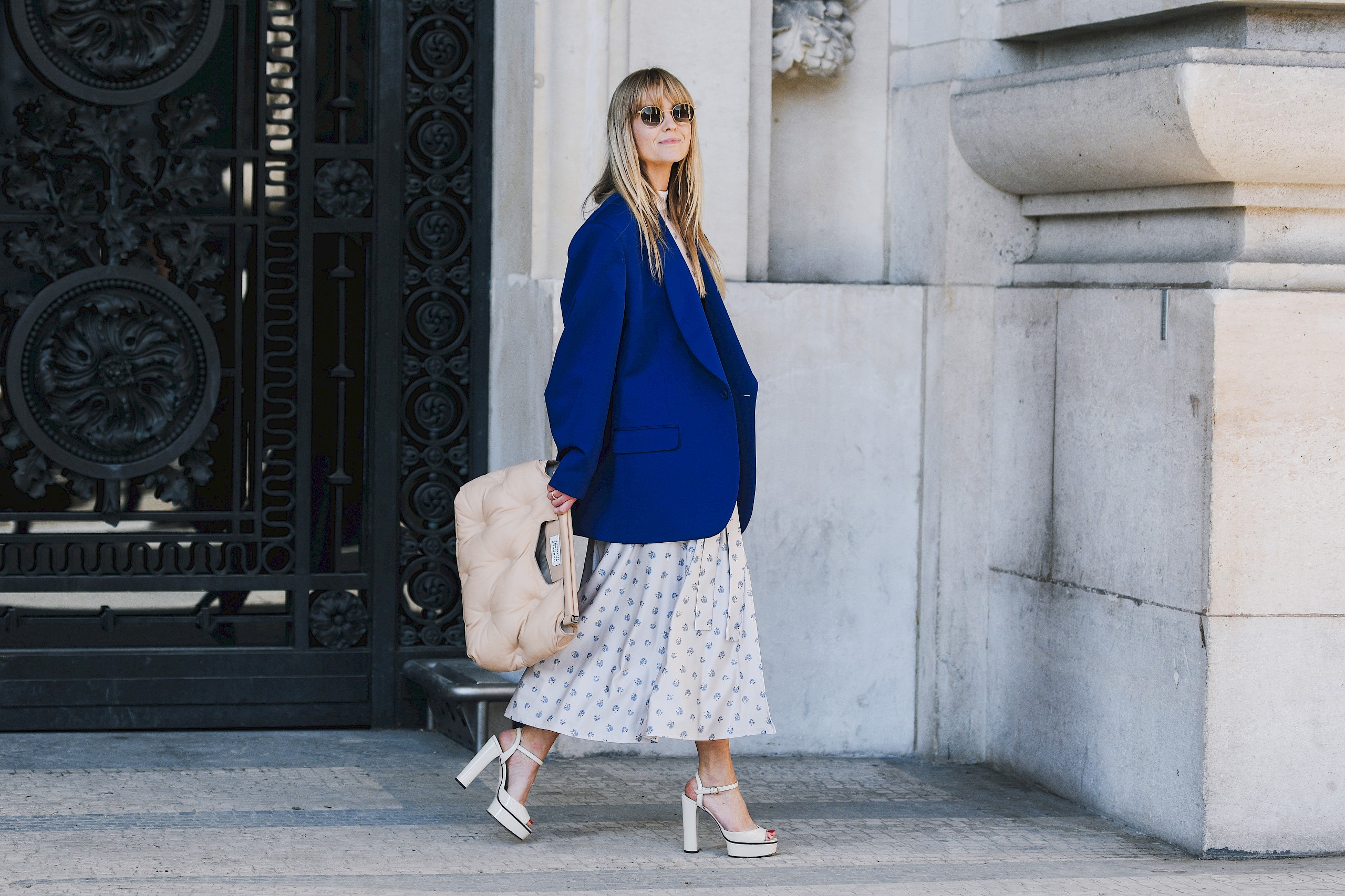 Felejtsd el a pasztelleket – 2026 tavaszán a kobaltkék hódít