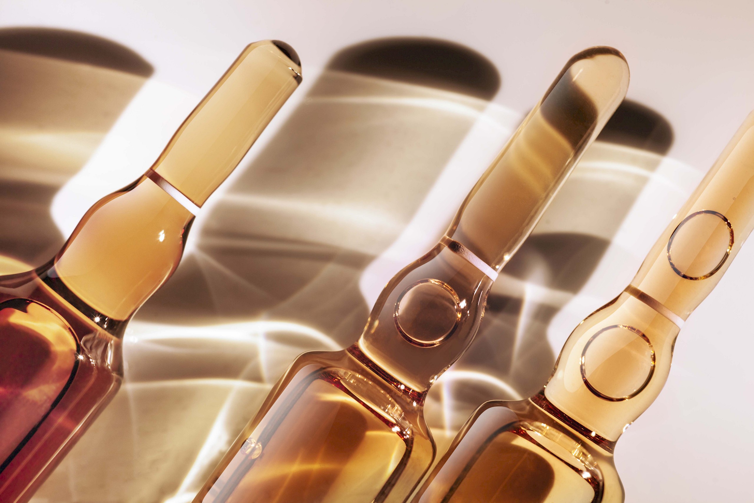 Mi ez az új hóbort a peptidekkel? Az injekciós szépségkezelések szürkezónája