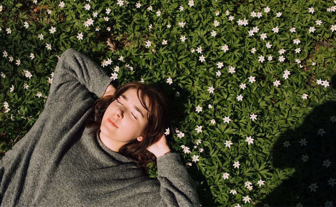 Hiába hosszabbak a nappalok, nem leszünk energikusabbak – ezért jelentkezik a tavaszi fáradtság