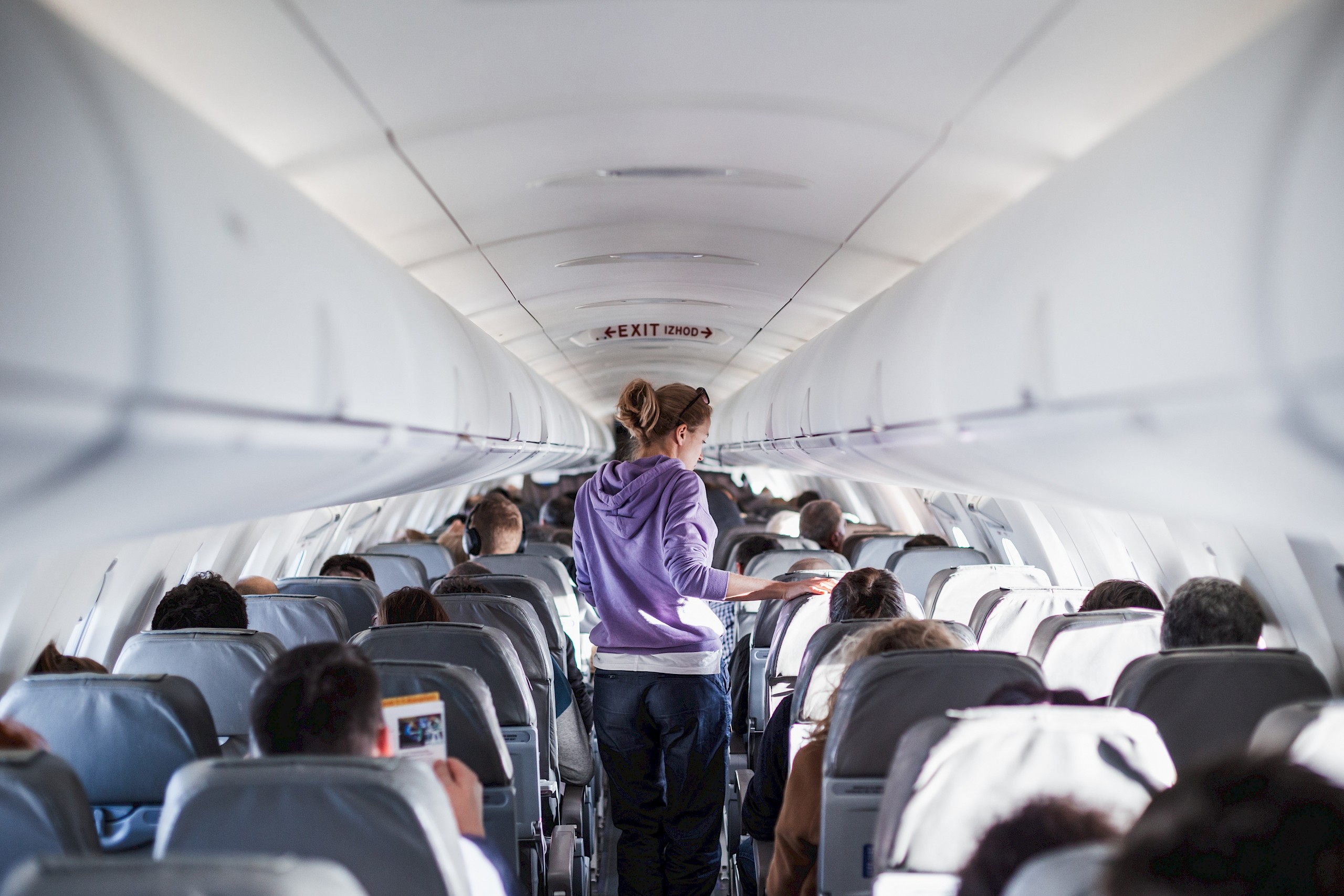 Ártalmatlannak tűnnek, mégis veszélyesek – ezekre figyelj a repülőn