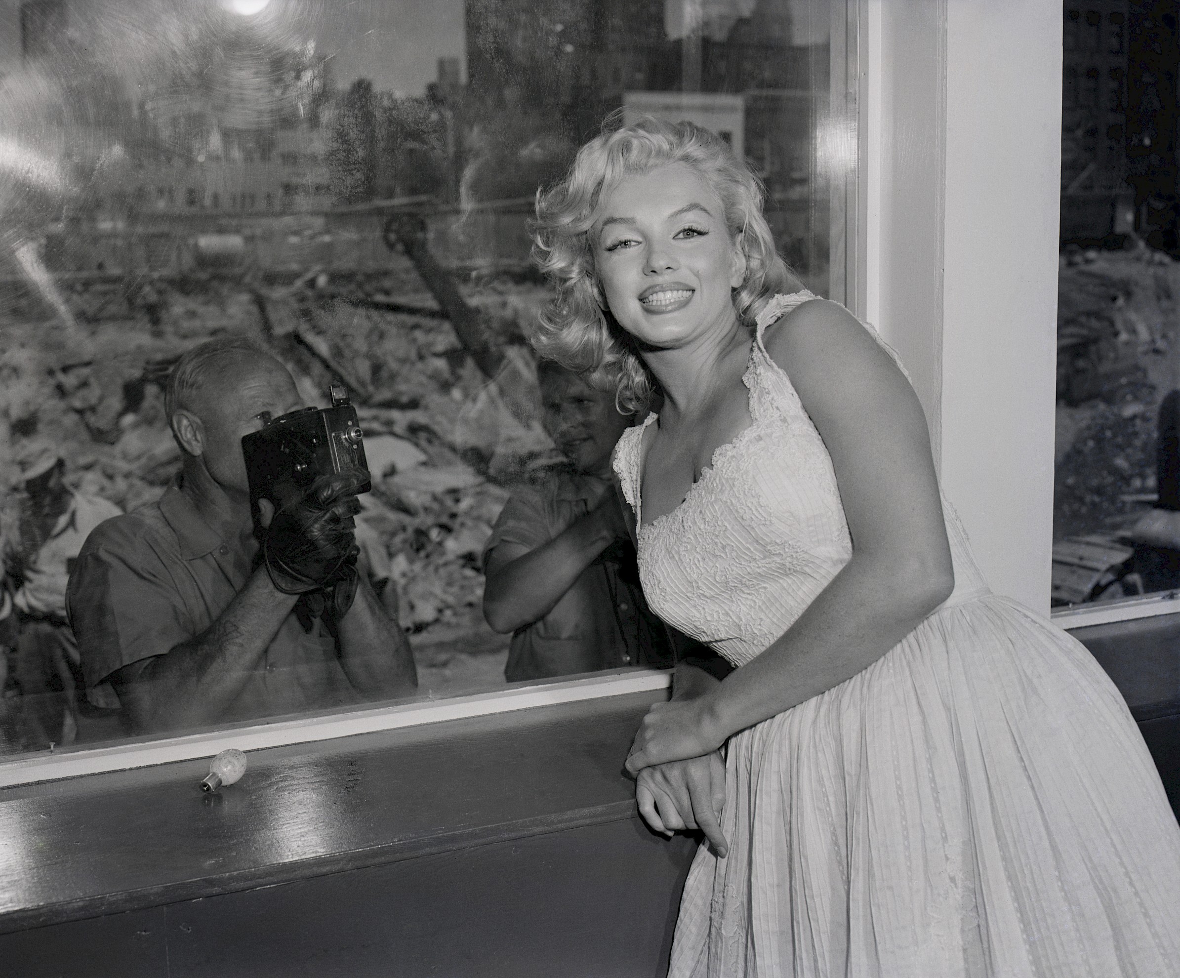 Marilyn Monroe legnapfényesebb pillanatai – ritkán látott nyári képek a 100 éve született ikonról