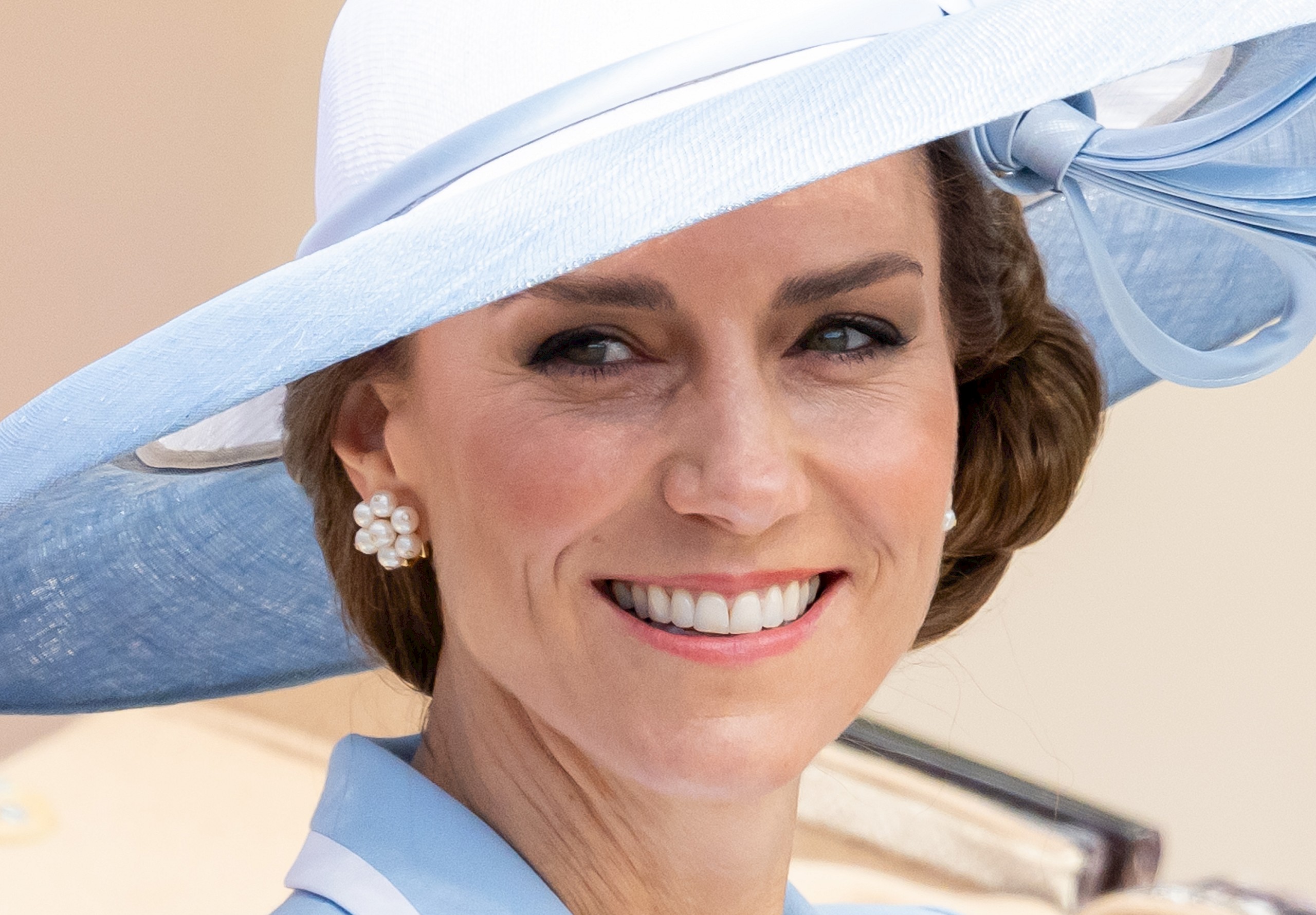 Katalin hercegné Diána kedvenc ékszerében jelent meg III. Károly ünnepségén