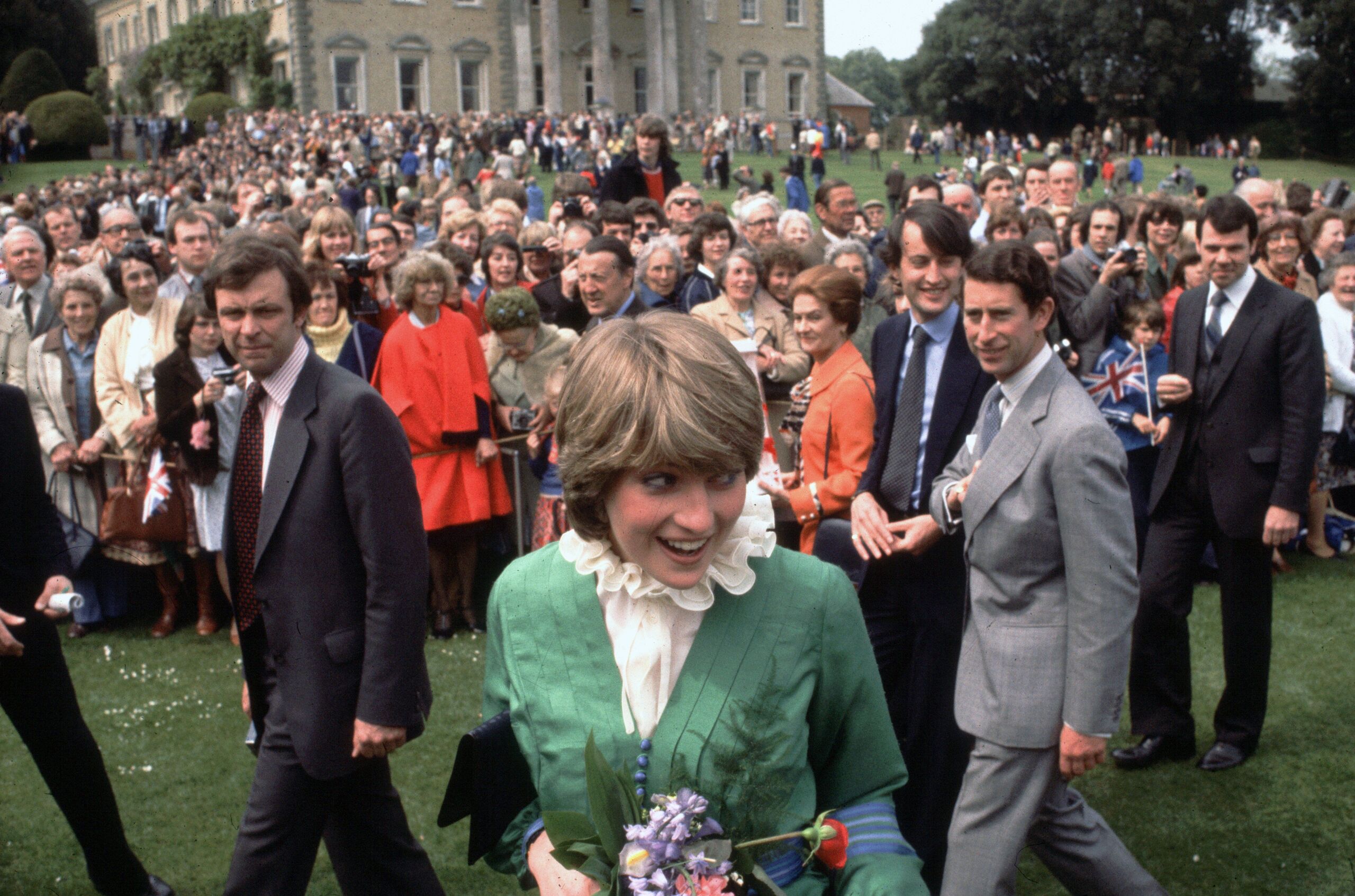 Rekordáron kelhet el Diána hercegné eljegyzési blúza